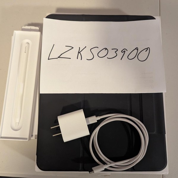 Apple iPad Pro 13 inch (M4) 2024 - Wi-Fi, 256 GB, Silver, 8 GB, A2925, Standard Glass