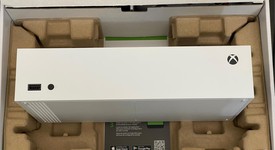 Mint
													Xbox Series S (2020) - White, 512 GB, photo 2 of 6