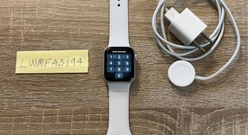 Fair
													Apple Watch Series 4 40mm - Unlocked, Silver, A1975 - Cellular, Aluminum, photo 4 of 5