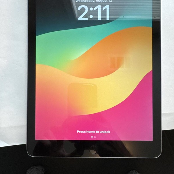 Apple iPad (6th Gen) - Wi-Fi, 128 GB, Gray, A1893