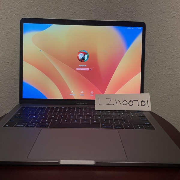 MacBook Pro 2017 (No Touch Bar) - 13 inch - 128 GB, Gray, 16 GB, Intel Core i7