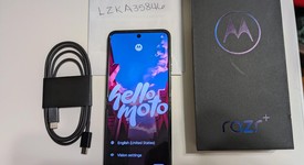 Good
													Motorola Razr Plus (2024) - Unlocked, Green, 256 GB, 12 GB, photo 1 of 8
