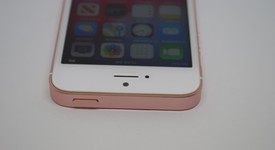 Mint
													Apple iPhone SE 1st Gen 2016 - Unlocked, Rose Gold, 128 GB, A1662, photo 3 of 11