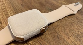 Good
													Apple Watch Series 4 44mm - Unlocked, Gold, A1976 - Cellular, Aluminum, photo 6 of 6