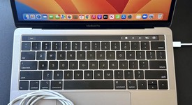 Mint
													MacBook Pro 2018 (With Touch Bar) - 13" - I5, Silver, 256 GB, 8 GB, photo 4 of 8
