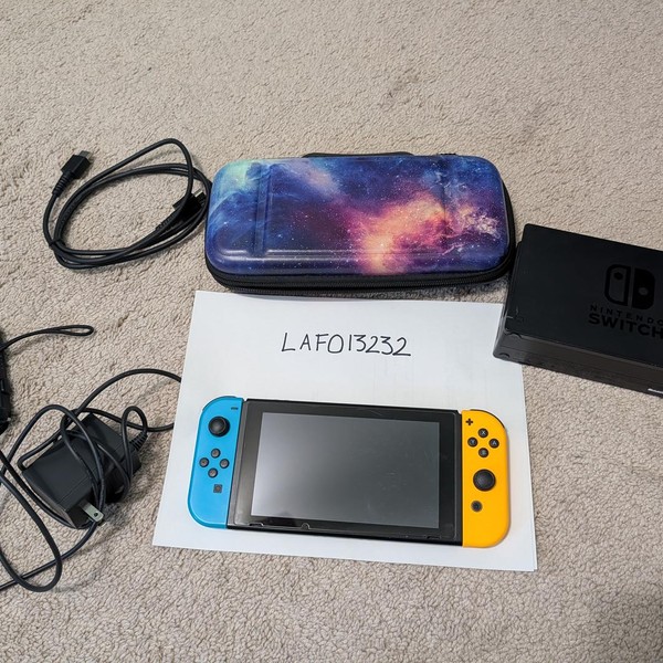 Nintendo Switch - 32 GB, Pink & Green