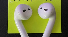 Used
													Apple AirPods 2nd Gen - Lightning Case, photo 5 of 5