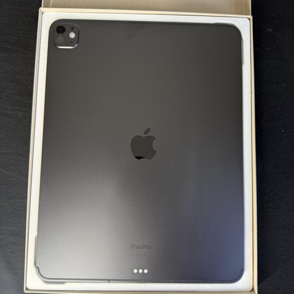 Apple iPad Pro 13 inch (M4) 2024 - Unlocked, 256 GB, Black, 8 GB, A2926, Standard Glass