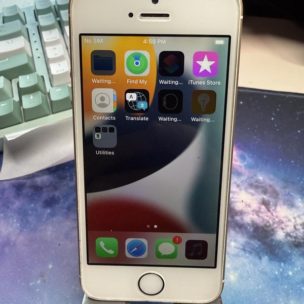 Apple iPhone SE 1st Gen 2016 - Unlocked, 16 GB, Gold, A1662