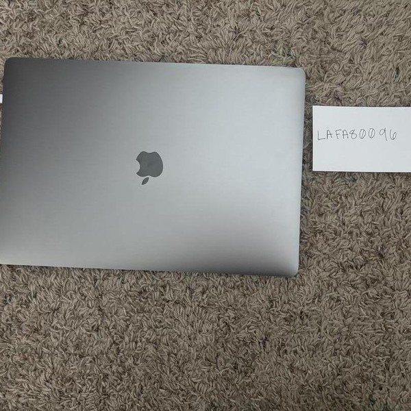 MacBook Pro 2017 (With Touch Bar) - 15 inch - 512 GB, Silver, 16 GB, Intel Core i7