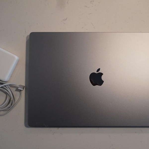 MacBook Pro 2021 - 16 inch - 1 TB, Silver, 16 GB, Apple M1 Pro 10-core