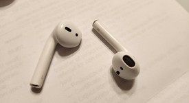 Used
													Apple AirPods 1st Gen - Wireless Case, photo 2 of 4