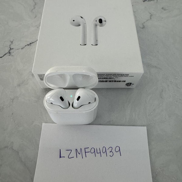Apple AirPods 2nd Gen - Lightning Case