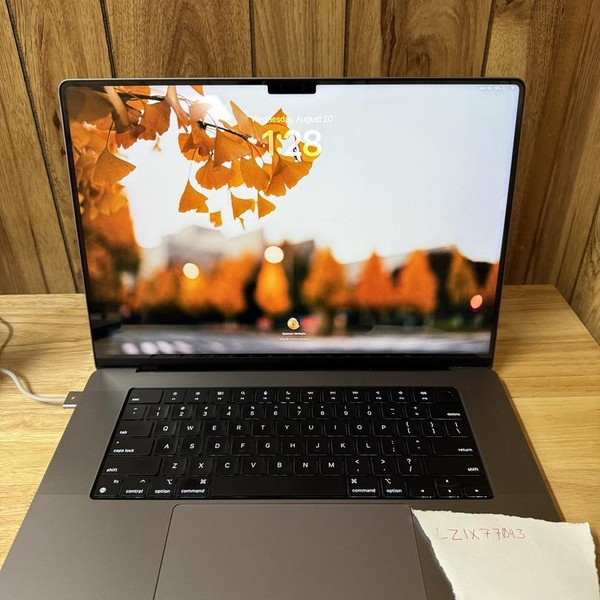 MacBook Pro 2023 - 16 inch - 1 TB, Silver, 32 GB, Apple M2 Max