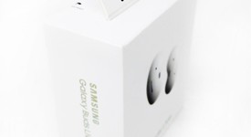 New
													Samsung Galaxy Buds Live - White, SM-R180, photo 2 of 2