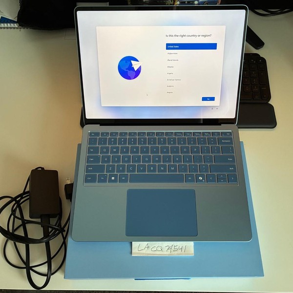 Microsoft Surface Laptop 7 - 512 GB, Sapphire, 16 GB, Snapdragon X Elite, 13.8 inch