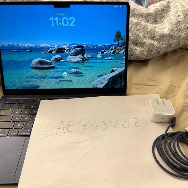 MacBook Air 2022 (M2) - 13 inch - 512 GB, Midnight, 8 GB, Apple M2