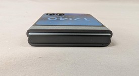 Mint
													Motorola Razr (2024) - Unlocked, Gray, 256 GB, 8 GB, photo 4 of 12