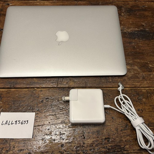MacBook Air 2017 - 13 inch - 256 GB, Silver, 8 GB, Intel Core i7
