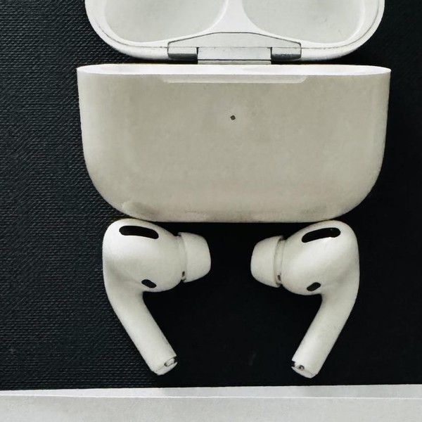 Apple AirPods Pro - Wireless Case