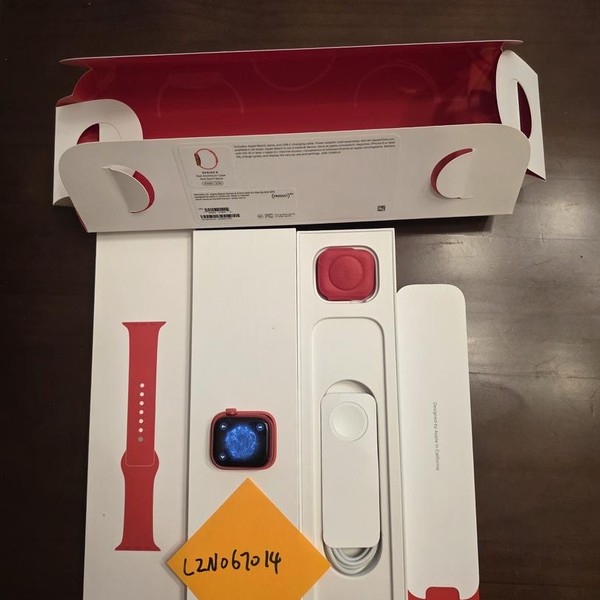 Apple Watch Series 8 41mm - Red, A2770 - GPS, Aluminum