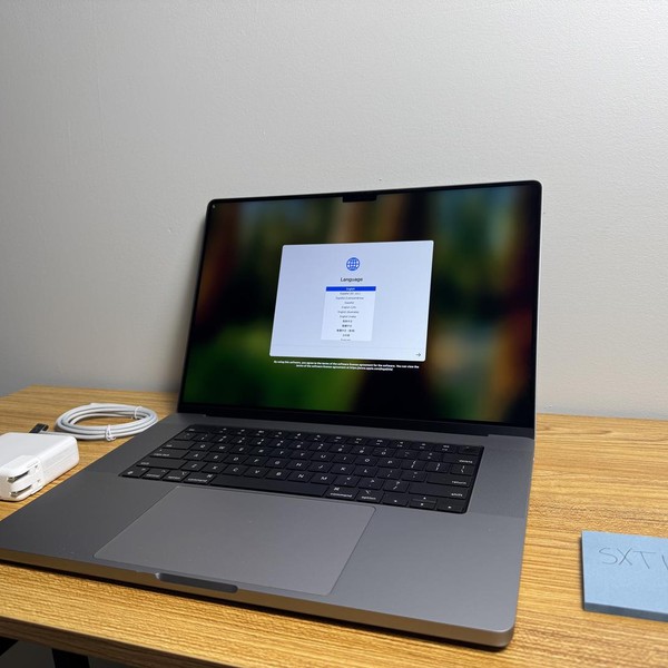 MacBook Pro 2021 - 16 inch - 512 GB, Gray, 16 GB, Apple M1 Pro 10-core