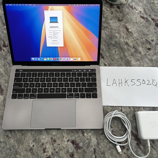 MacBook Pro 2019 - 13 inch - 1 TB, Gray, 16 GB, Intel Core i5