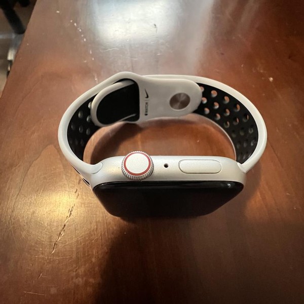 Apple Watch SE 1st Gen 44mm - Unlocked, Silver, A2354 - Cellular, Nike
