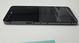 Good
													Samsung Galaxy Z Flip5 - Unlocked, Graphite, 256 GB, 8 GB, SM-F731U1, photo 4 of 7