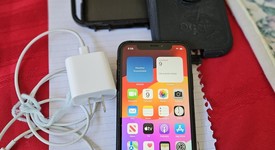 Mint
													Apple iPhone Xr - Unlocked, Black, 64 GB, A1984, photo 3 of 11