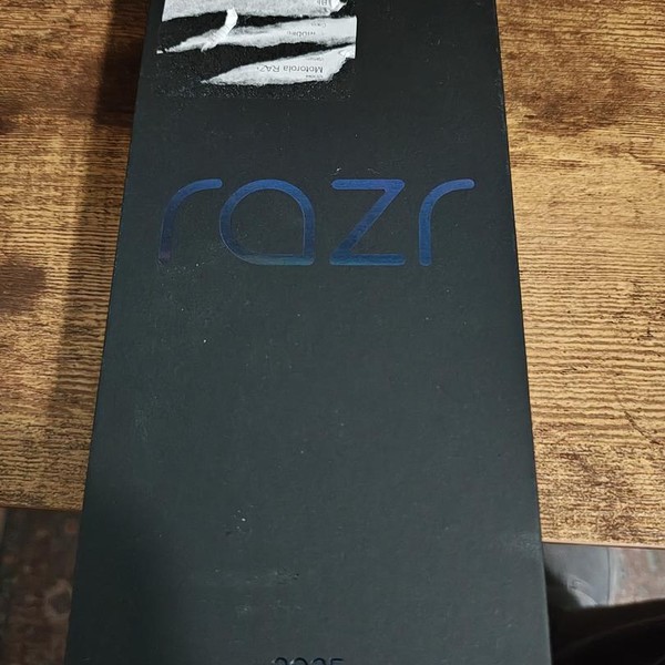 Motorola Razr (2025) - Unlocked, 256 GB, Blue, 8 GB