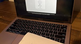 Fair
													MacBook Air 2019 - 13" - I5, Gold, 128 GB, 8 GB, photo 1 of 6