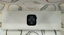 New
													Apple Watch SE 2nd Gen 44mm - Unlocked, Midnight, A2727 - Cellular, Aluminum, photo 2 of 5