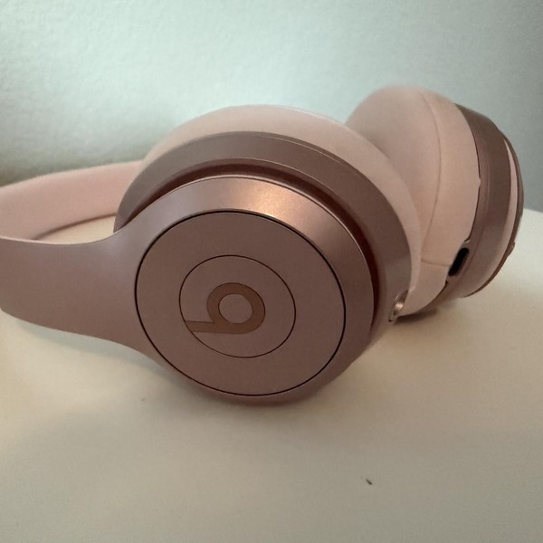 Beats Solo 4 - Pink