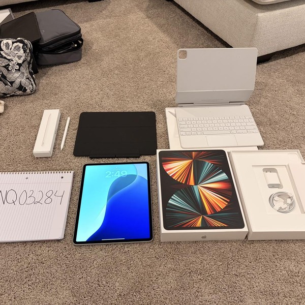 Apple iPad Pro 12.9 inch 5th Gen 2021 - Unlocked, 128 GB, Silver