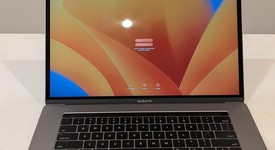 Good
													MacBook Pro 2017 (With Touch Bar) - 15" - I7, Gray, 512 GB, 16 GB, photo 3 of 9