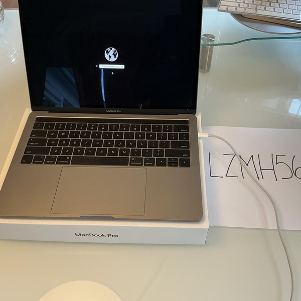 MacBook Pro 2022 - 13 inch - 512 GB, Gray, 8 GB, Apple M2