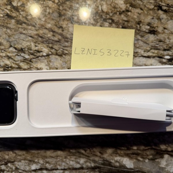 Apple Watch SE 1st Gen 44mm - Gray, A2352 - GPS, Aluminum