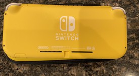 Mint
													Nintendo Switch Lite - Yellow, photo 3 of 11