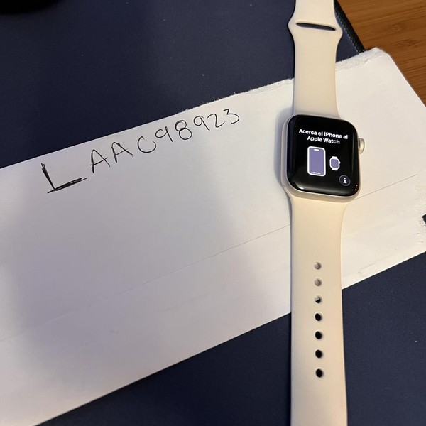 Apple Watch SE 3rd Gen 40mm - Unlocked, Starlight, A3326 - Cellular