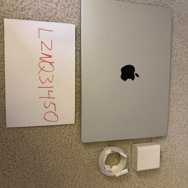 MacBook Pro 2021 - 14 inch - 1 TB, Silver, 32 GB, Apple M1 Max