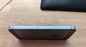 Good
													Apple iPhone SE 1st Gen 2016 - Unlocked, Grey, 16 GB, A1723, photo 5 of 11