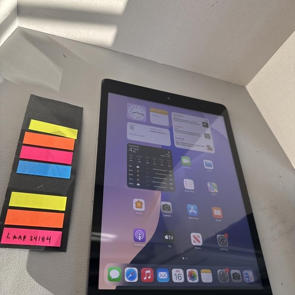 Apple iPad 7th Gen - Wi-Fi, 32 GB, Gray, A2197