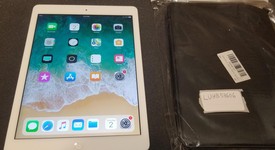 Good
													Apple iPad Air - Wi-Fi, Silver, 16 GB, photo 1 of 3