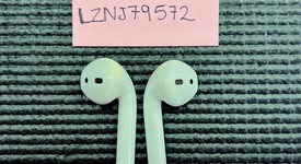 Used
													Apple AirPods 2nd Gen - Lightning Case, photo 4 of 6