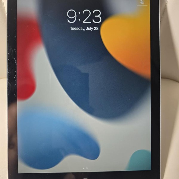 Apple iPad (6th Gen) - Wi-Fi, 32 GB, Silver, A1893