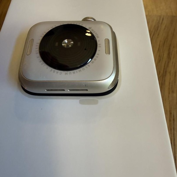 Apple Watch SE 2nd Gen 40mm - Starlight, A2722 - GPS, Aluminum