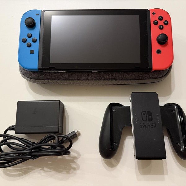 Nintendo Switch - 32 GB, Red & Blue