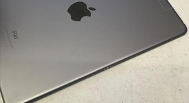 Good
													Apple iPad Pro 9.7" - Unlocked, Gray, 128 GB, A1674, photo 5 of 7