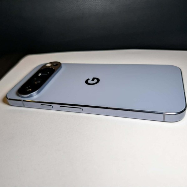 Google Pixel 10 Pro XL - Unlocked, 1 TB, Moonstone, GUL82